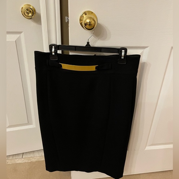 Black skirt with golden metal decoration on the belt - Picture 2 of 5